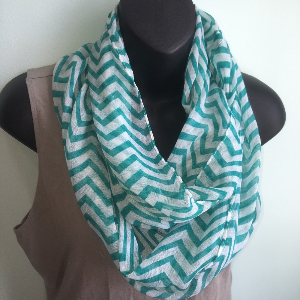 Scarves Bundle!! - image 6